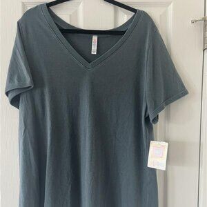 LuLaRoe V-neck Tee BNWT